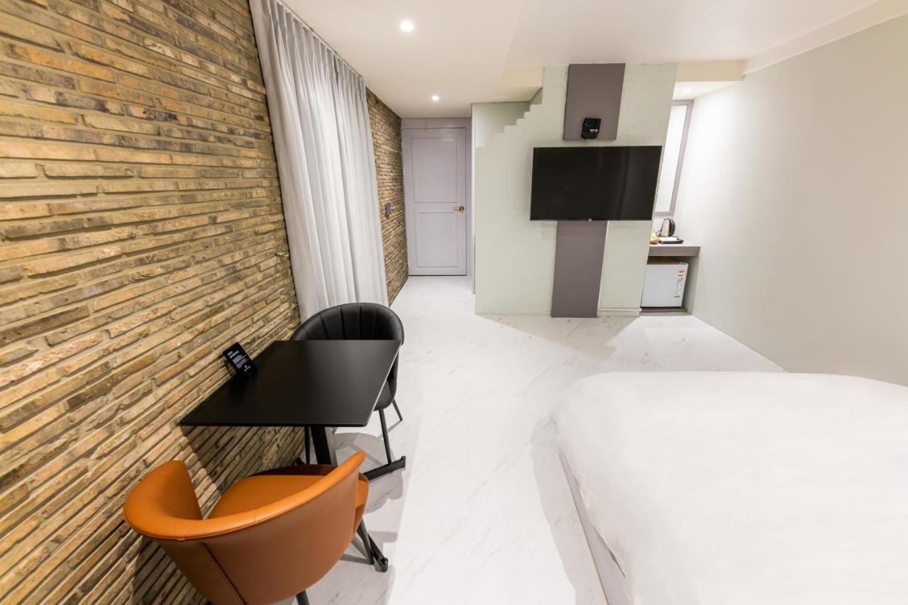 Hotel Lenith Seomyeon ปูซาน ภายนอก รูปภาพ